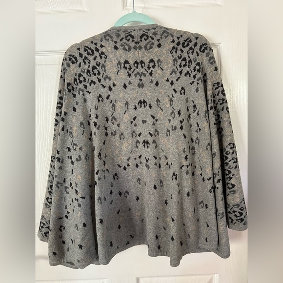Cabi | Gigi Leopard Print Open Cardigan Sweater Poncho Shawl | Gray - Picture 9 of 9